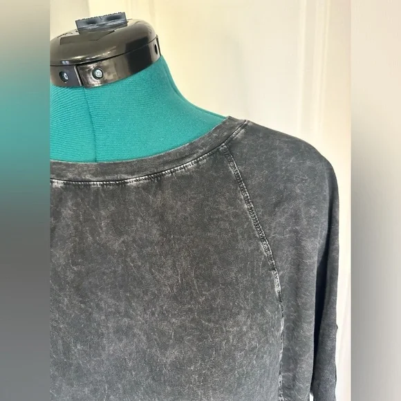 Rae Mode medium black/gray acid washed shirt - Picture 5 of 13